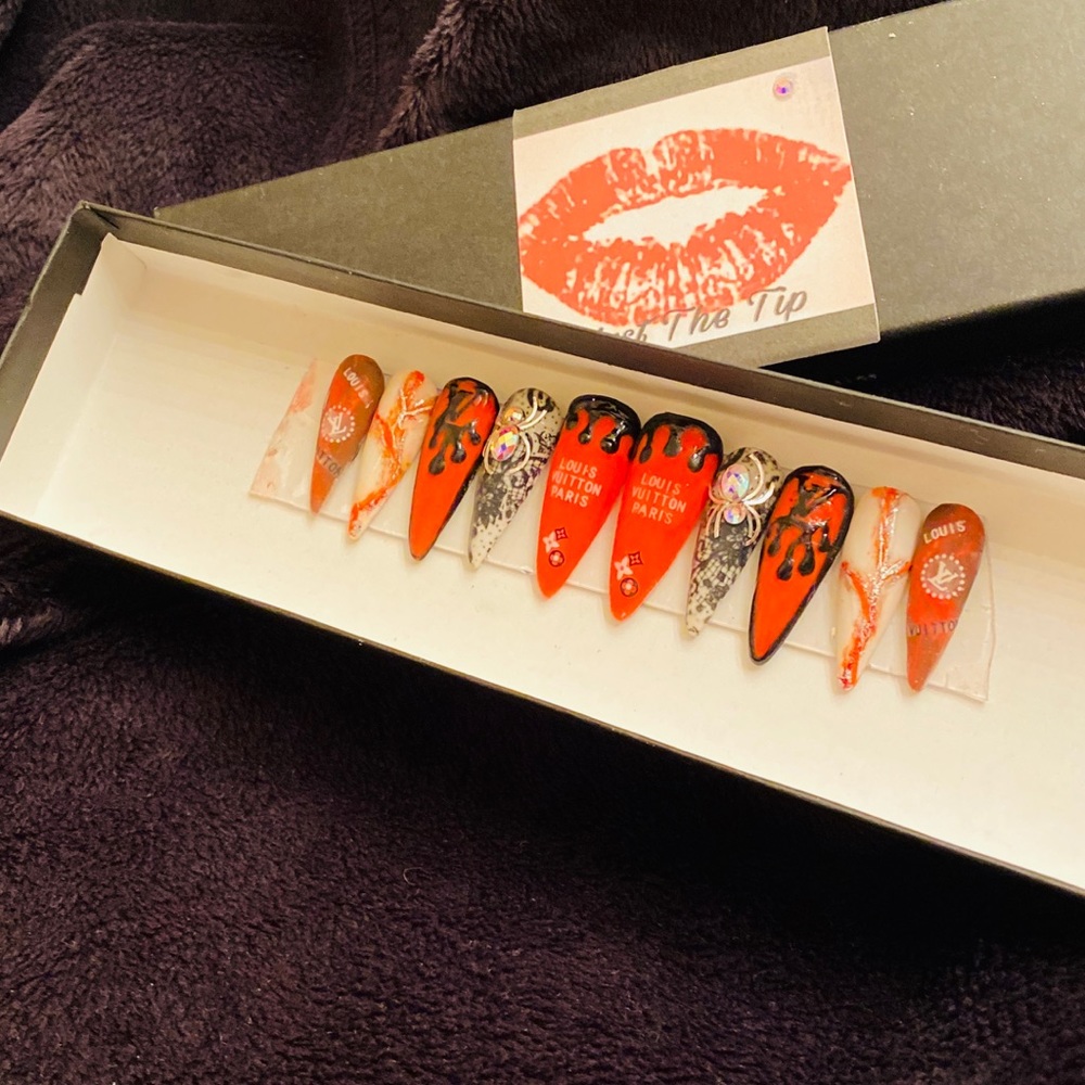 Press on nails - Picture 3 of 4